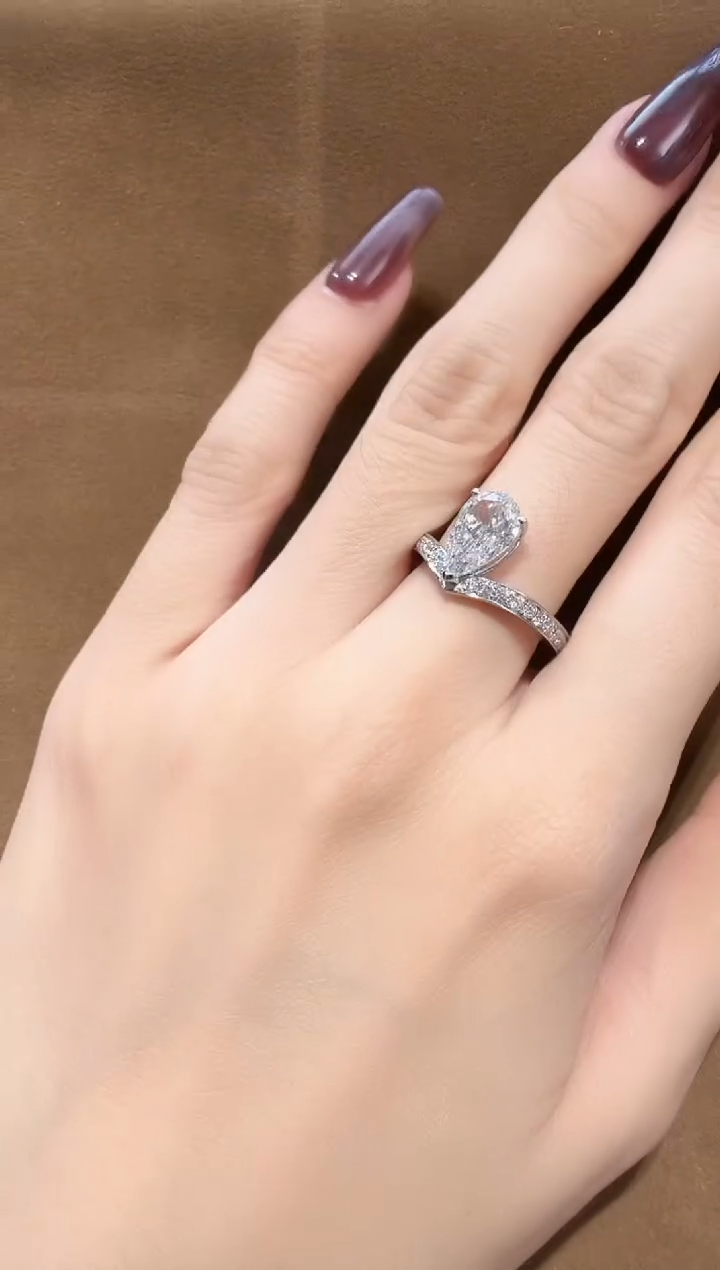 18K金镶嵌实验室培育钻石@@戒指白水滴2卡白鹭12