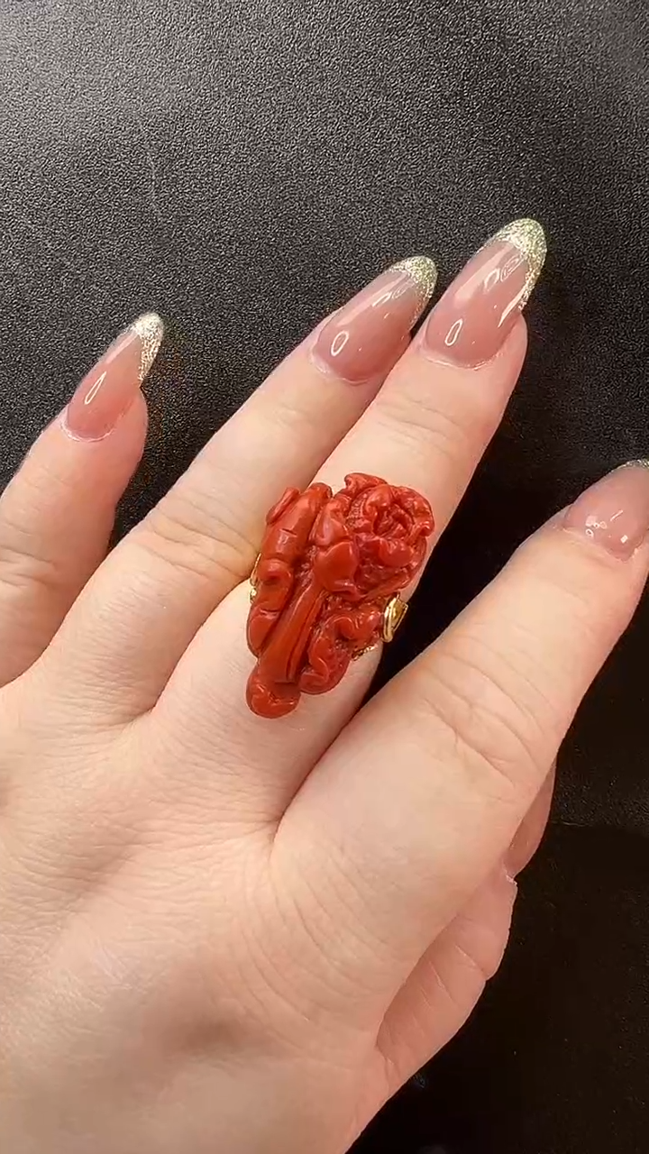 颈饰未镶嵌南红玛瑙戒指