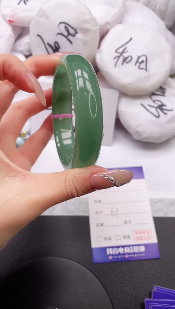 【闪购商品】石英质玉手镯未镶嵌26K161-61