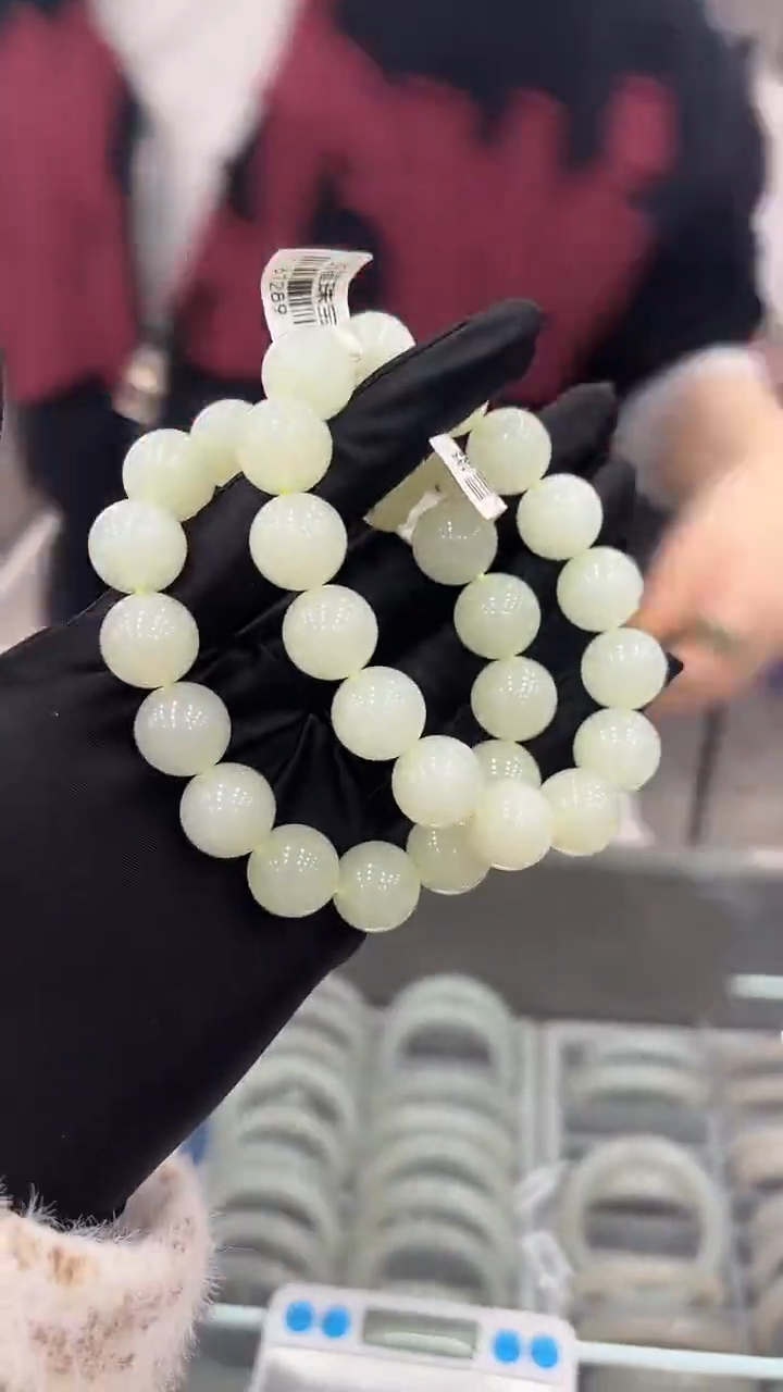 未镶嵌手串和田玉董小姐推荐 多样性发货 拍一发一yng14