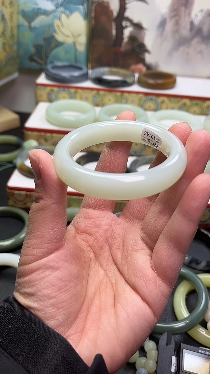 未镶嵌手镯和田玉新价格且末白大漏54.2