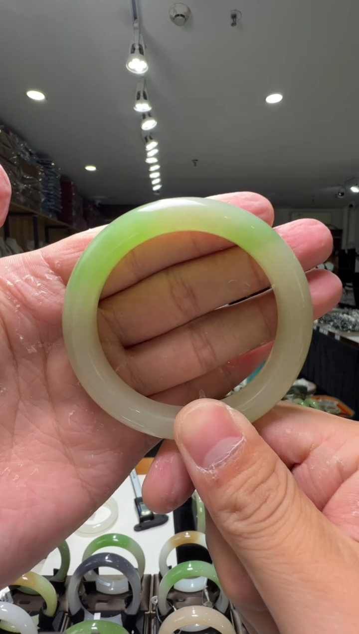 【闪购商品】和田玉手镯未镶嵌54-55翠青正装