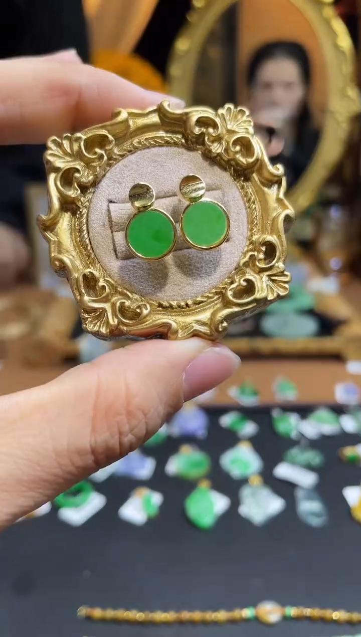 颈饰未镶嵌翡翠耳钉