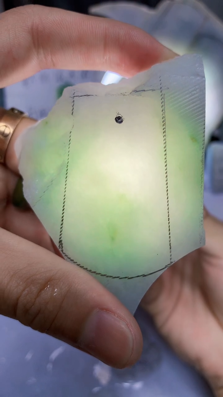 翡翠裸石缅甸天然A货8666