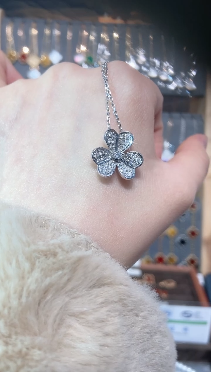 套链18K金镶嵌钻石R****H钻石K白三叶草