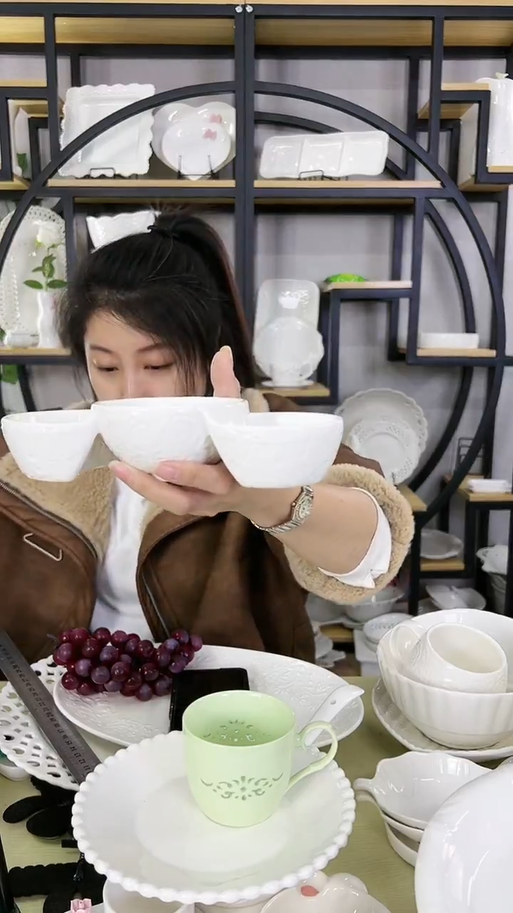 【闪购商品】陶瓷微瑕疵浮雕玫瑰花三格餐盘