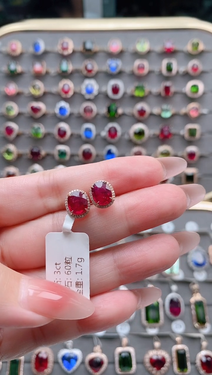 【闪购商品】碧玺耳钉18K金镶嵌3克拉