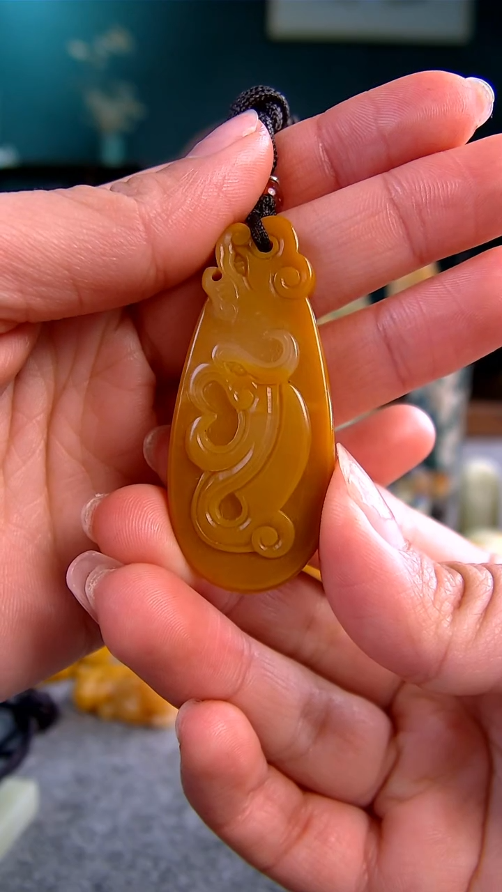 【闪购商品】寿山石芙蓉螭虎挂坠5.3*2.3*0.5