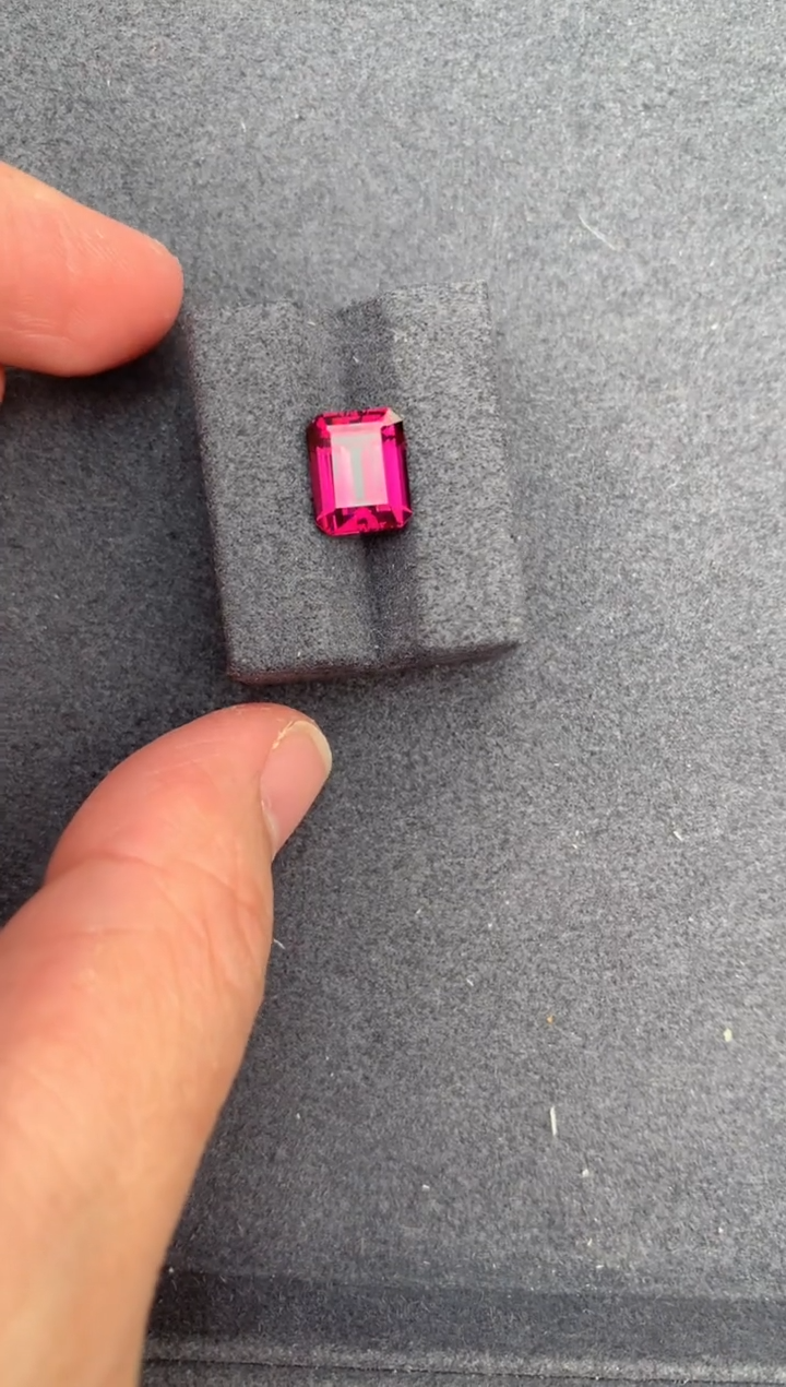 【闪购商品】石榴石裸石未镶嵌3.7ct 镁铝榴石