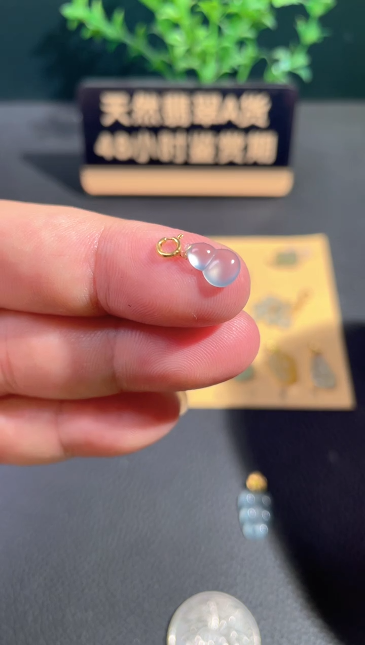 颈饰18K金镶嵌翡翠基地发货