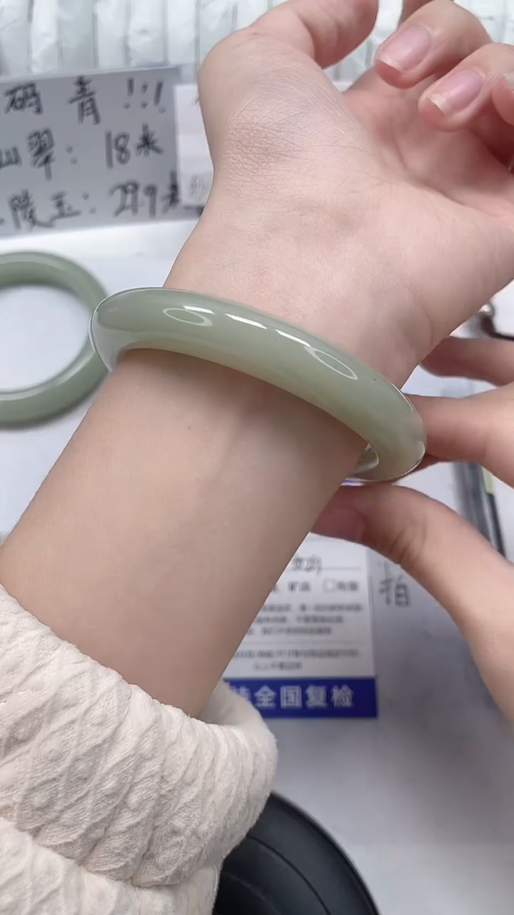 未镶嵌手镯石英质玉127-55/56