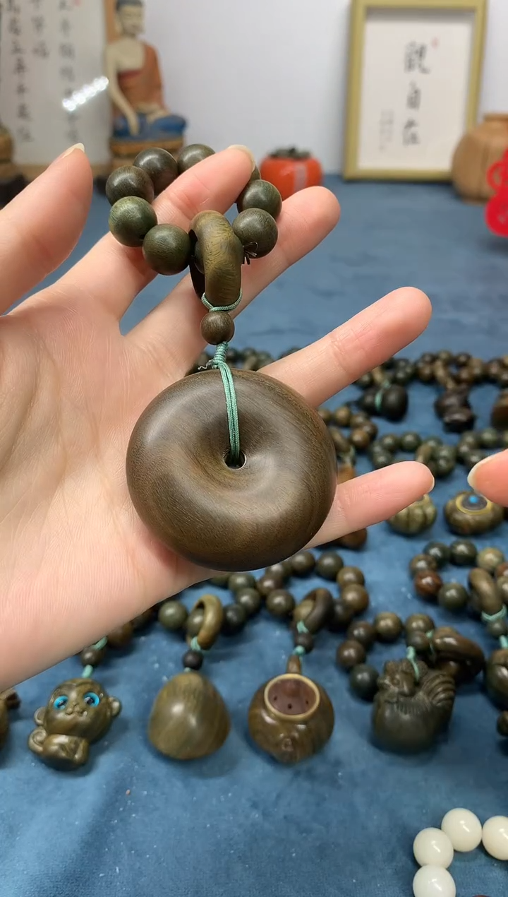 【闪购商品】维腊木（绿檀）把件平安扣盘玩件