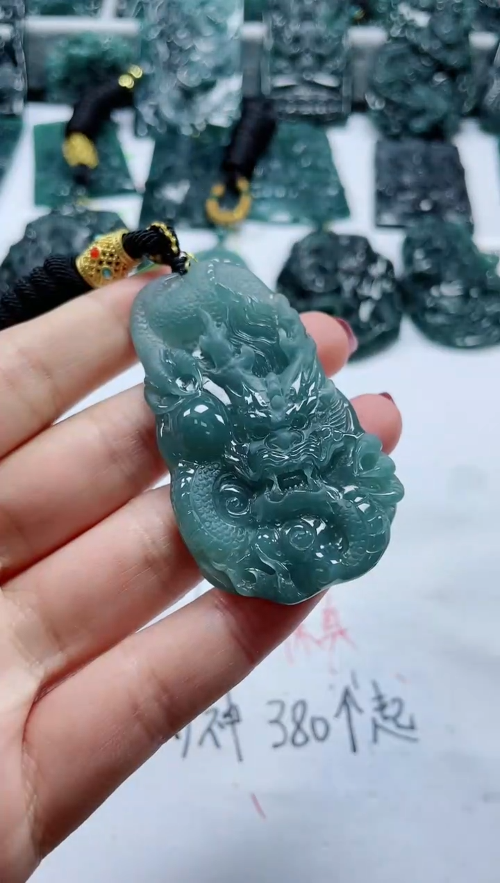 【闪购商品】翡翠颈饰未镶嵌          