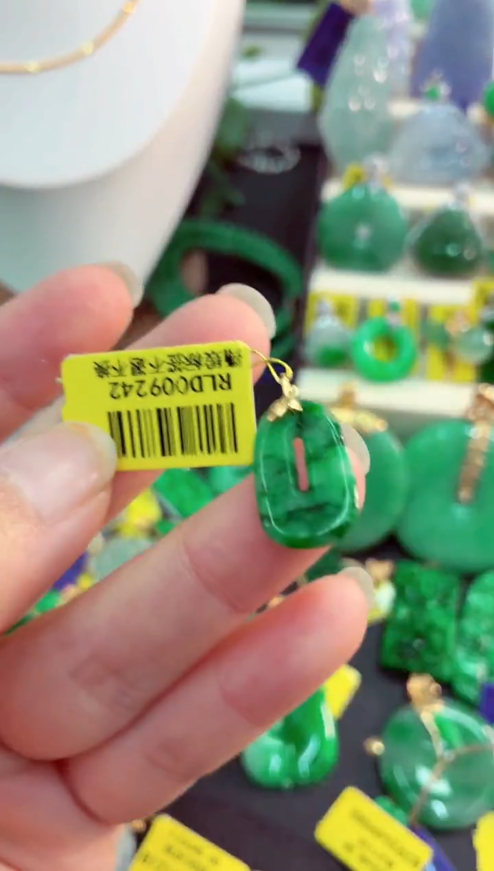 吊坠(不含链)18K金镶嵌翡翠挂件