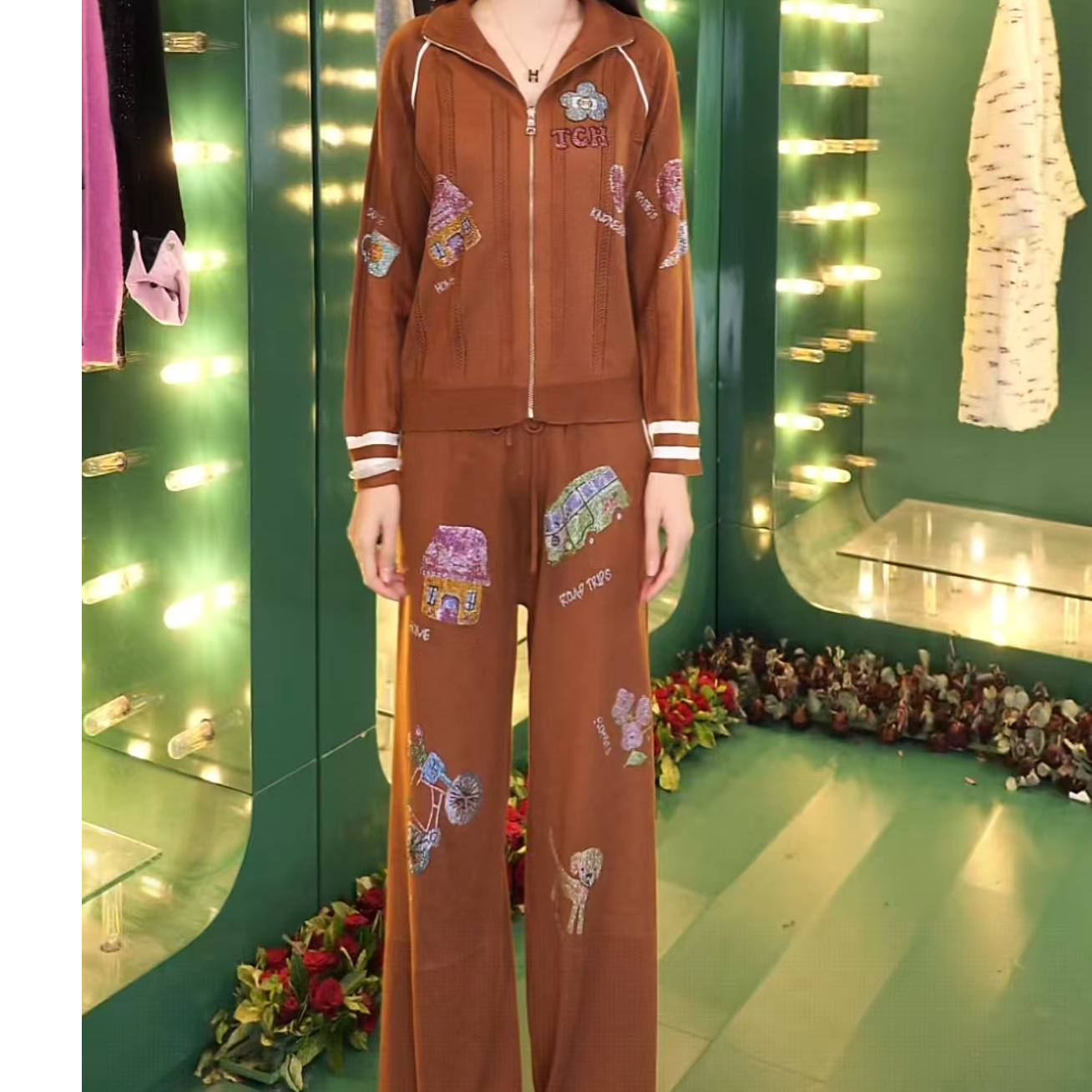 TCH轻奢时尚潮牌咖色爱心小花针织拉链套装T75D07E5000