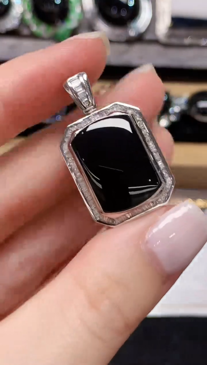 吊坠(不含链)18K金镶嵌翡翠GQY多样性发其一