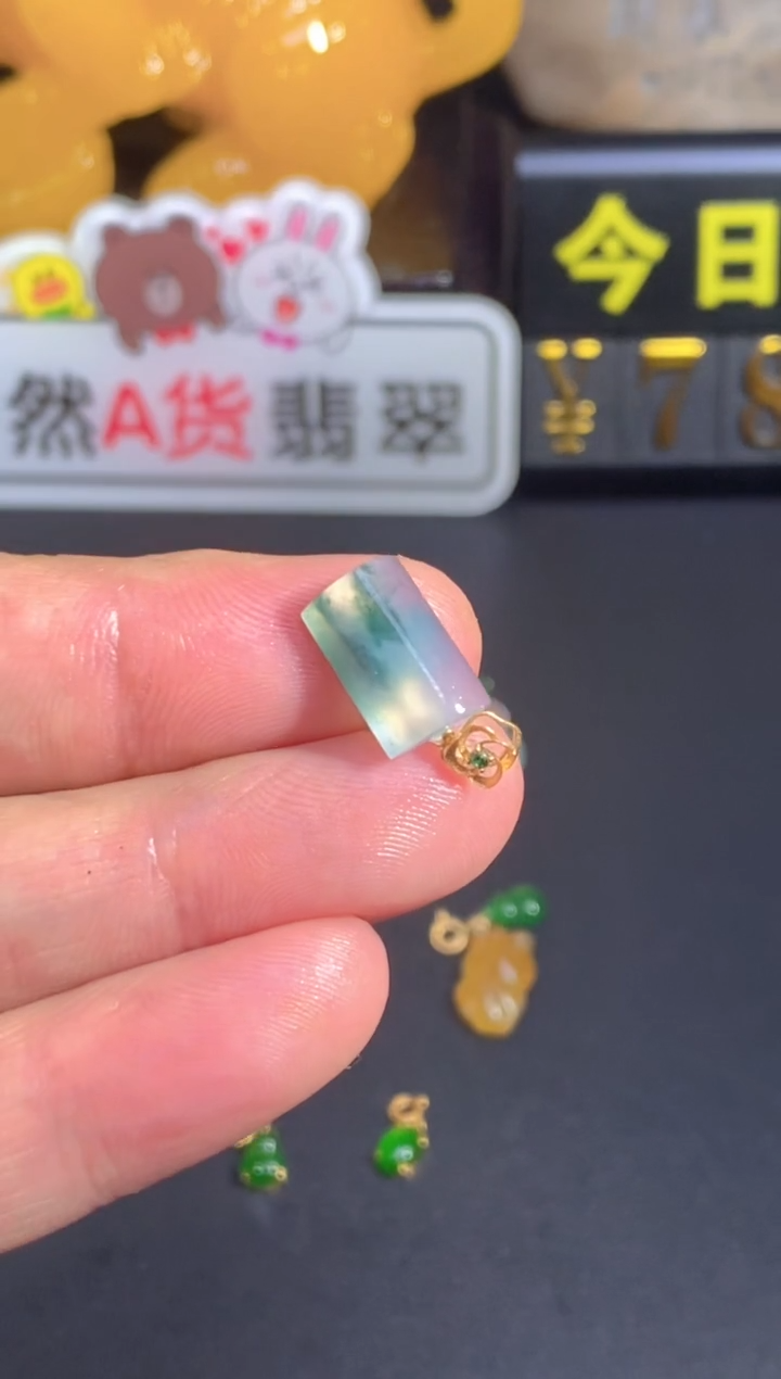 颈饰18K金镶嵌翡翠   
