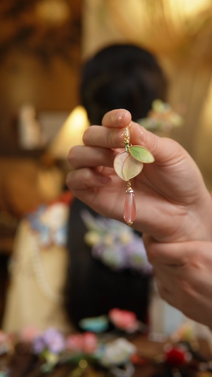木非遗绒花工艺桃子耳环A10