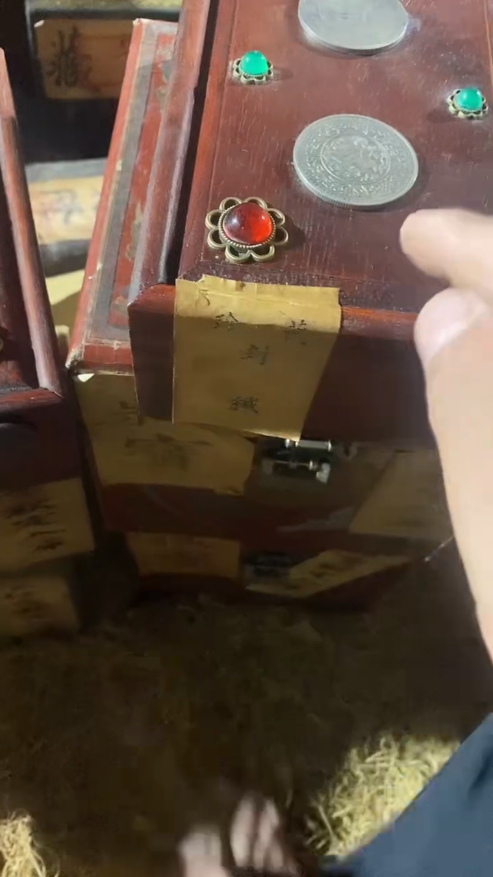 香榧木（1个开封两圆木头盒子0另一盒