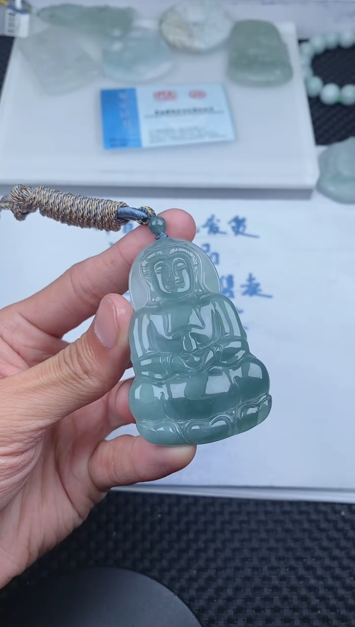 翡翠未镶嵌颈饰       711