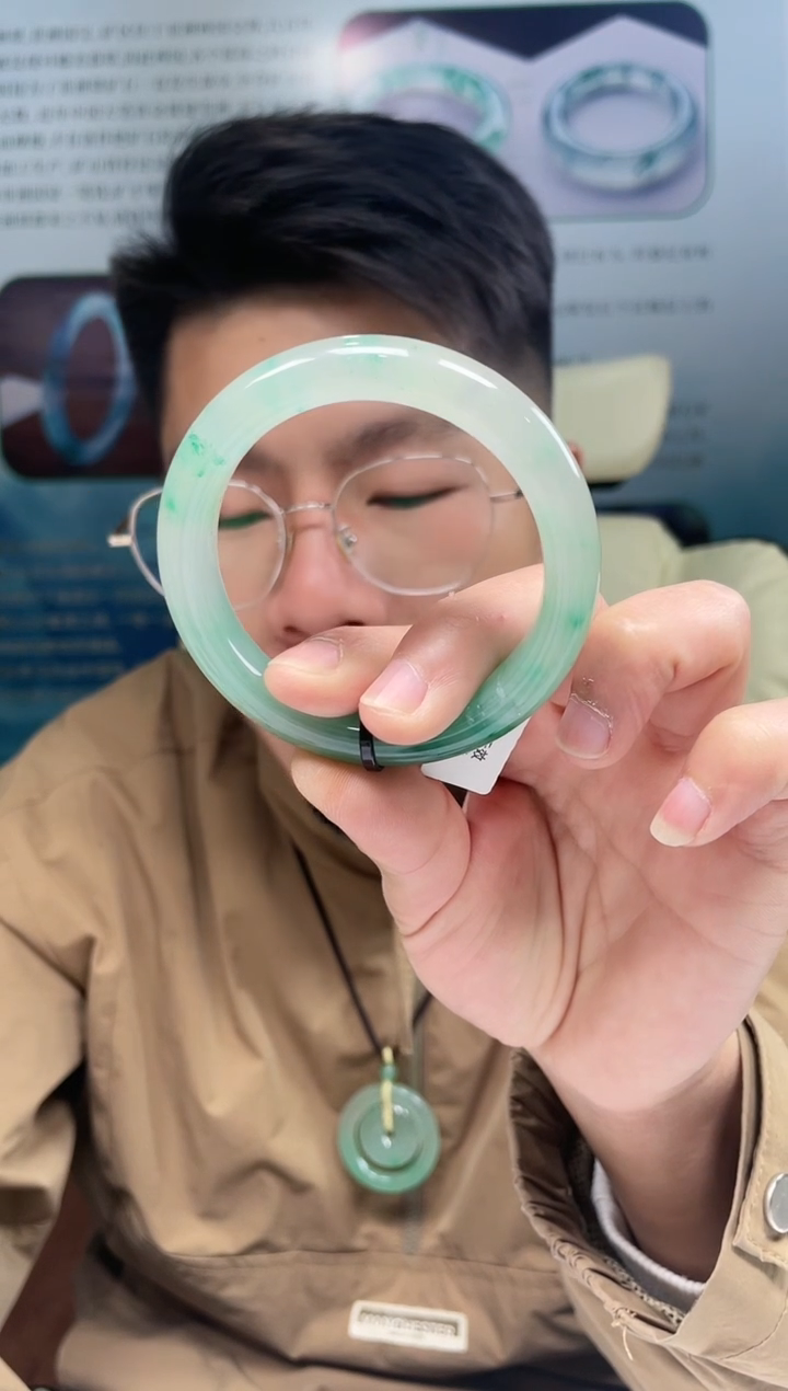 【闪购商品】石英质玉手镯未镶嵌非洲翠手镯多样性发货