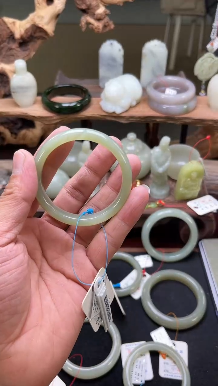 【闪购商品】和田玉手镯未镶嵌且末青白手镯 52圈9007769