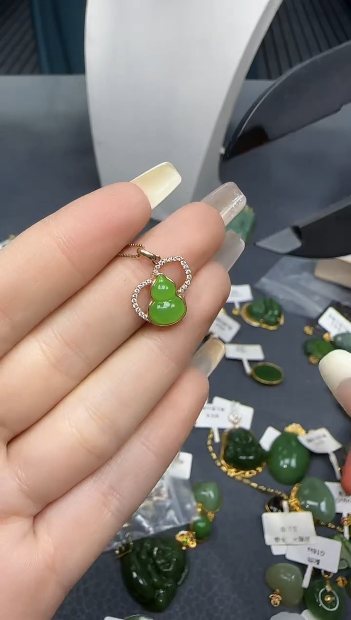 【闪购商品】和田玉挂件18K金镶嵌1