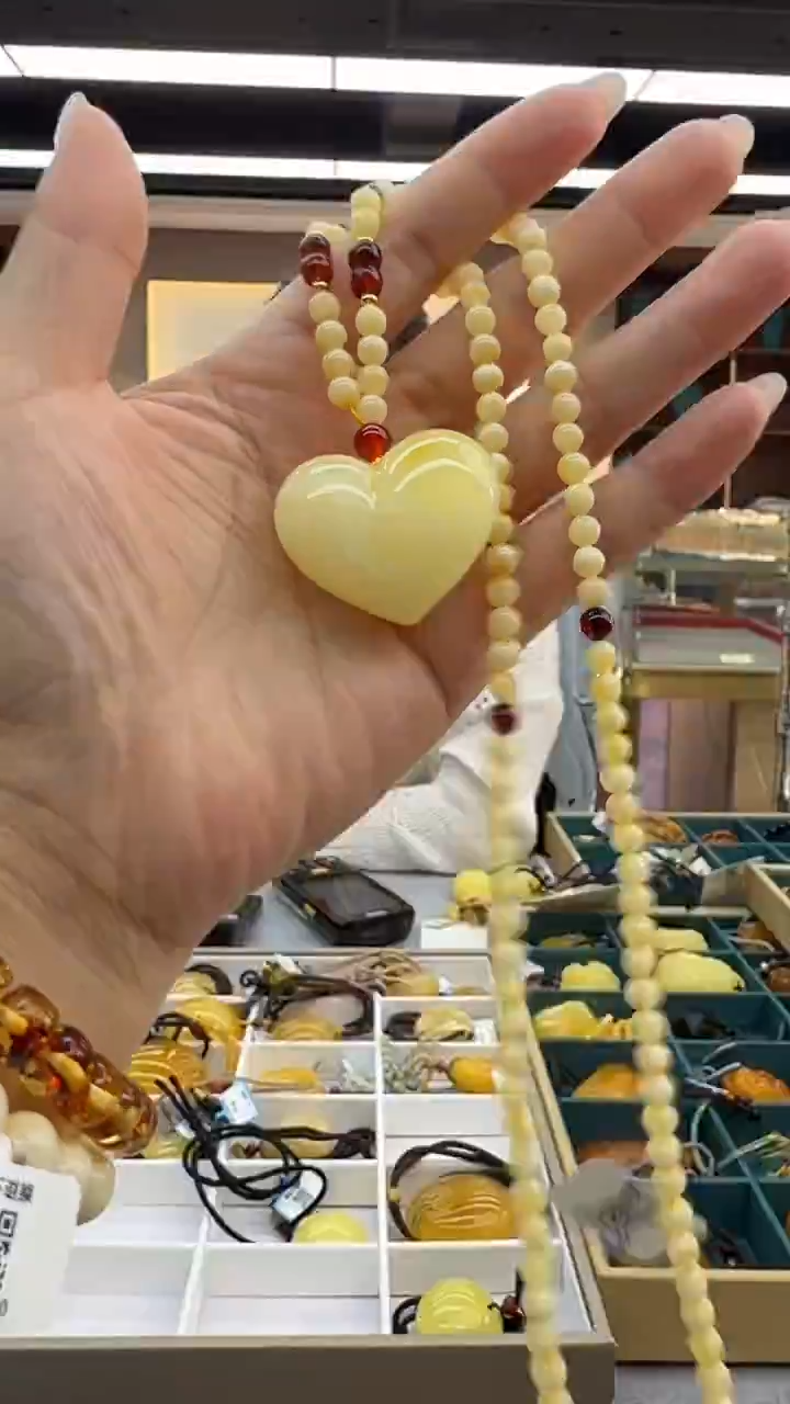 琥珀颈饰未镶嵌113秒拍号 假一罚三 