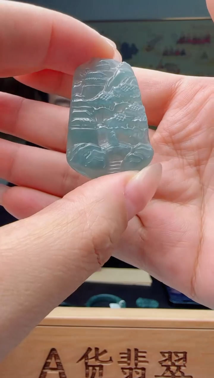 【闪购商品】翡翠颈饰未镶嵌小山水多样性随机一件发货