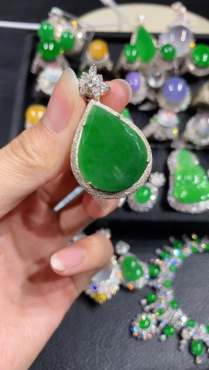 吊坠(不含链)未镶嵌翡翠水滴