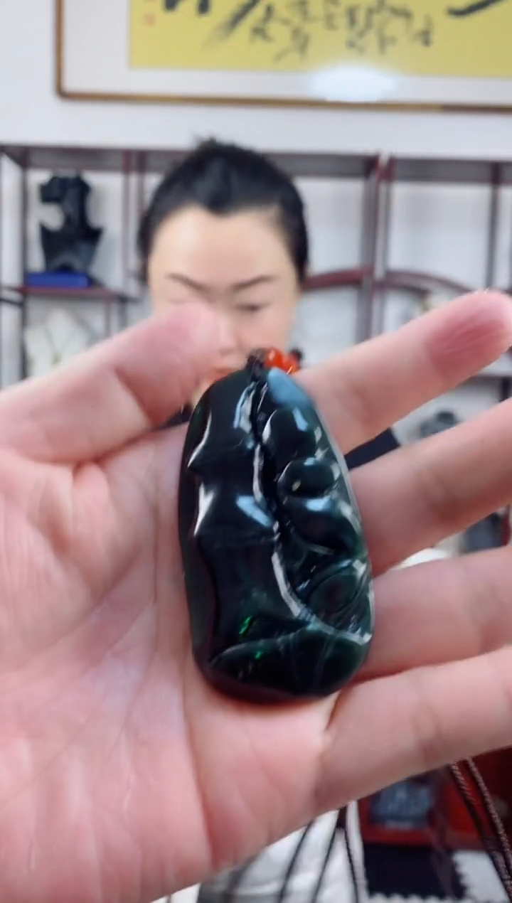 未镶嵌岫玉颈饰1