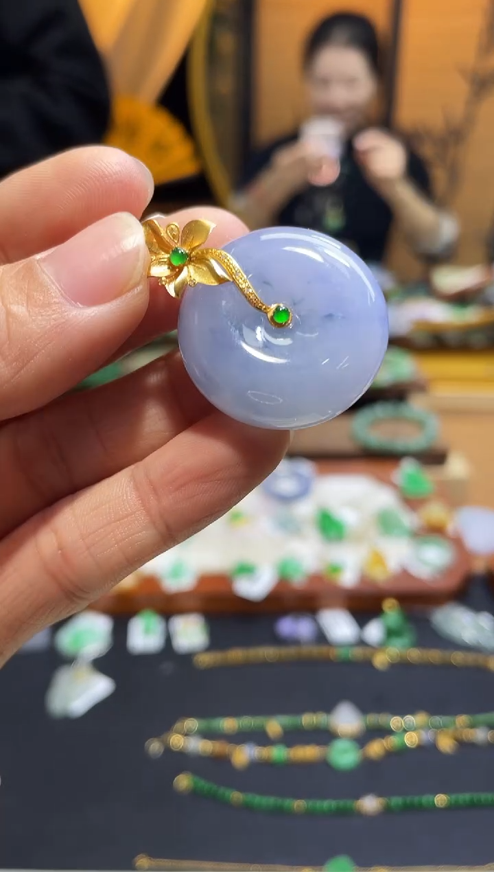 颈饰18K金镶嵌翡翠平安扣