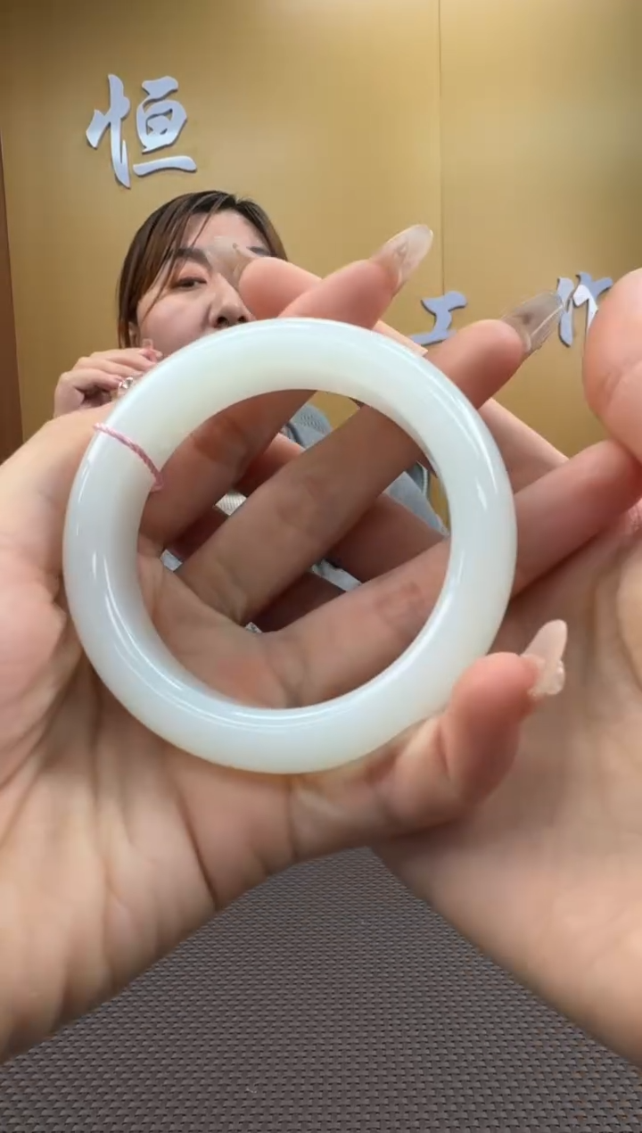 【闪购商品】和田玉手镯未镶嵌55