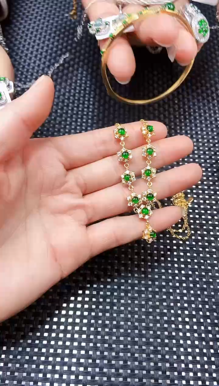 【闪购商品】翡翠颈饰未镶嵌111111111