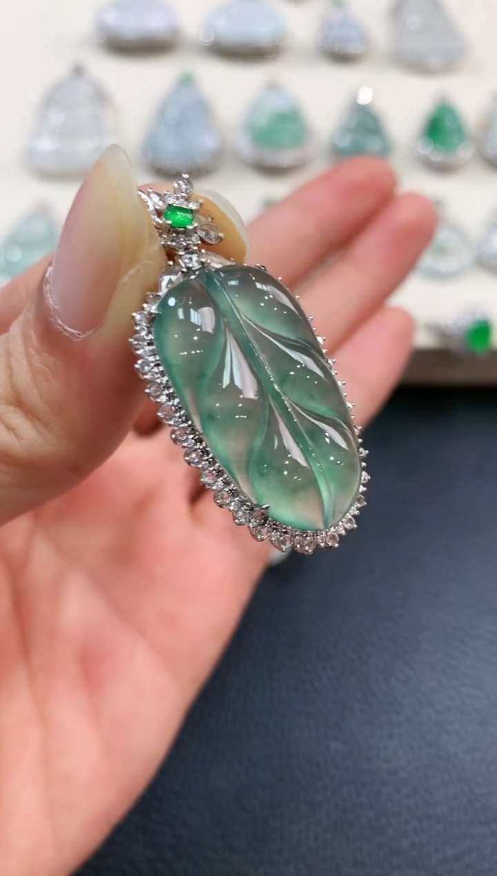 【闪购商品】翡翠吊坠(不含链)18K金镶嵌b120     