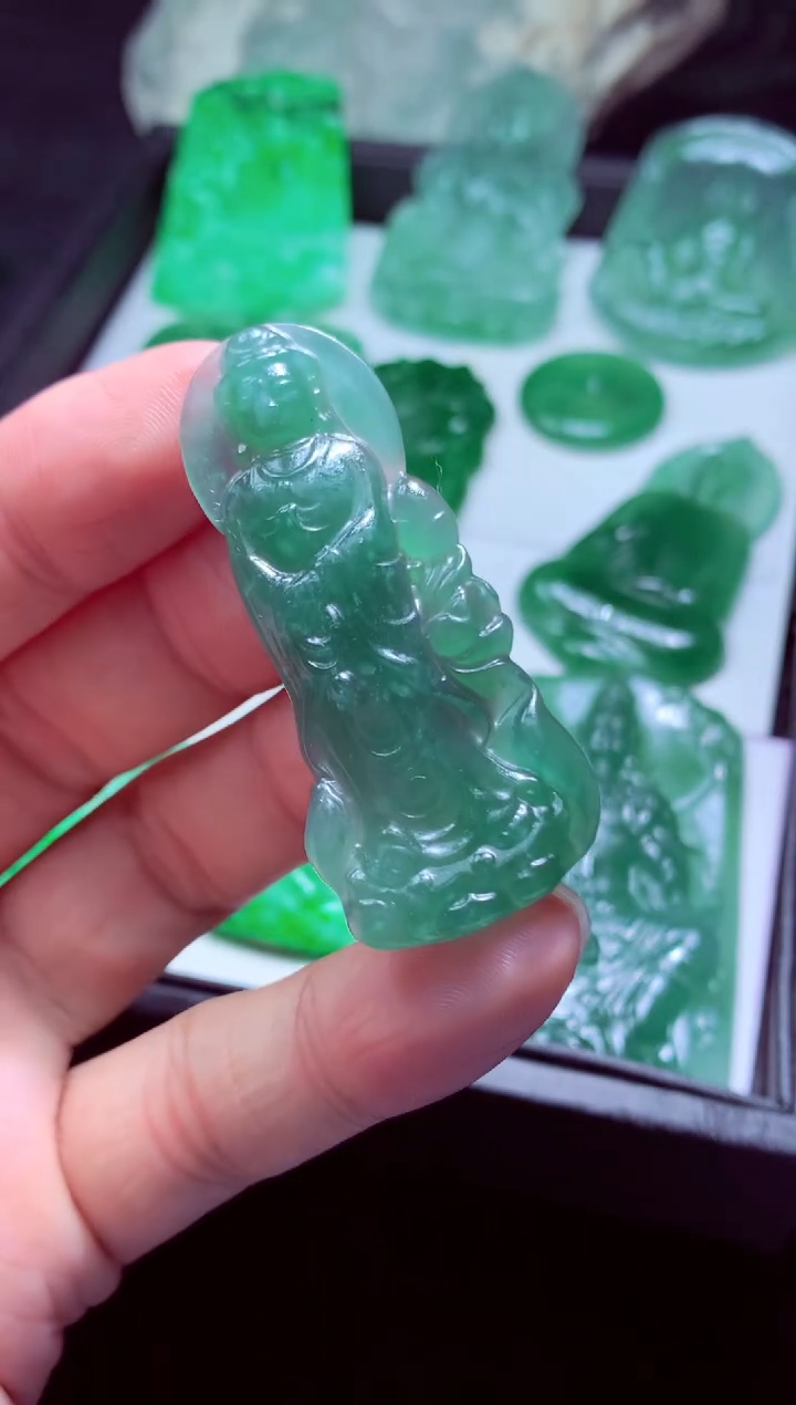 未镶嵌定制翡翠假****️天然缅甸翡翠A货 基地发货多样性发货其一