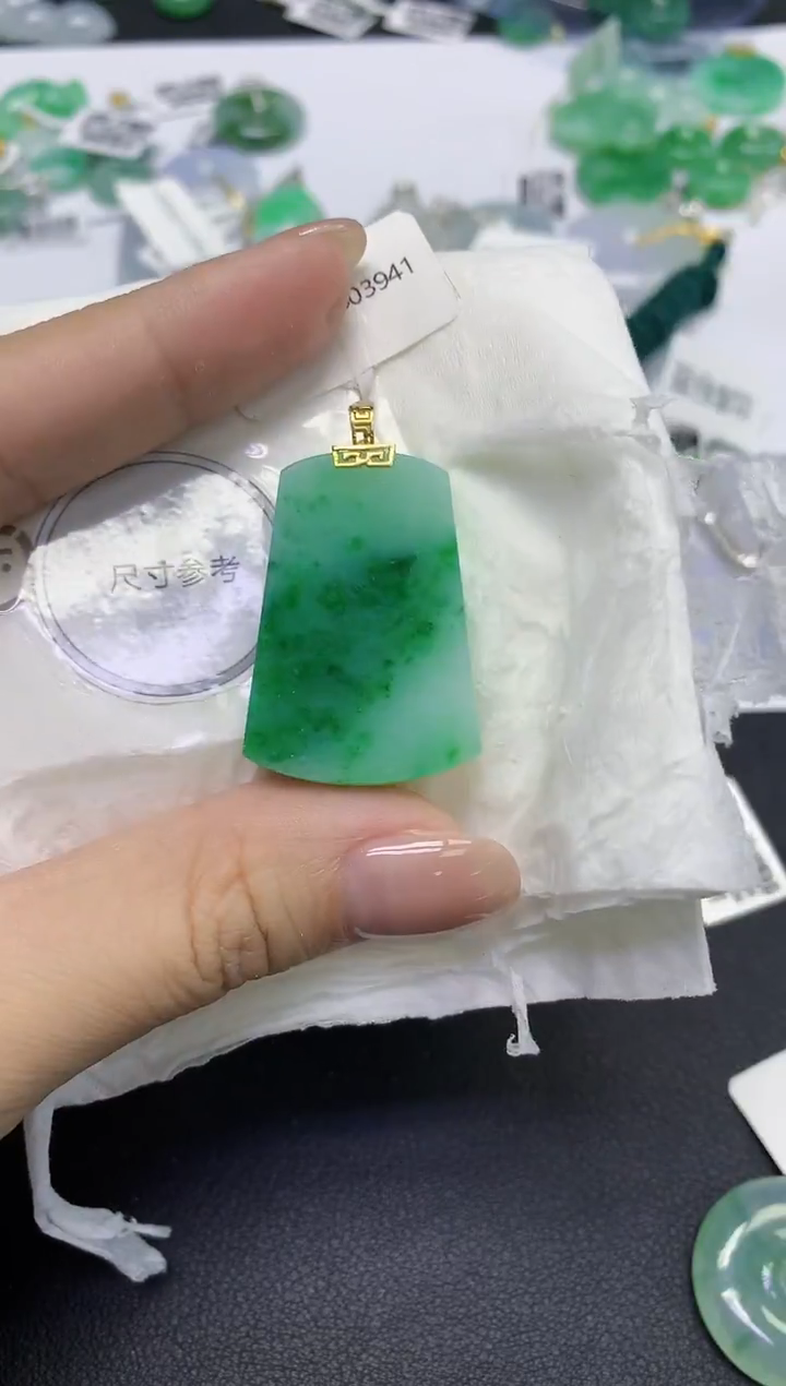 颈饰18K金镶嵌翡翠天然缅甸翡翠A货百元以上9元证书费自理