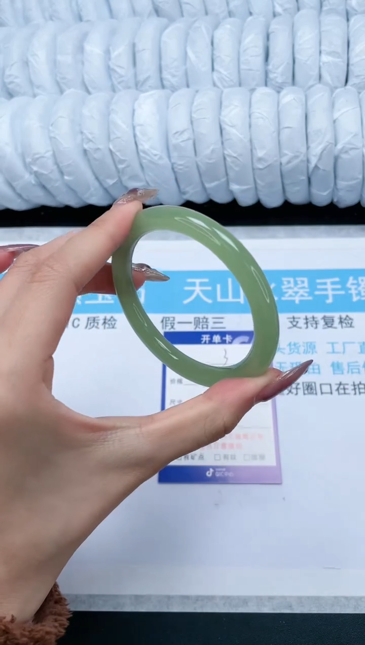 【闪购商品】石英质玉手镯未镶嵌3-58