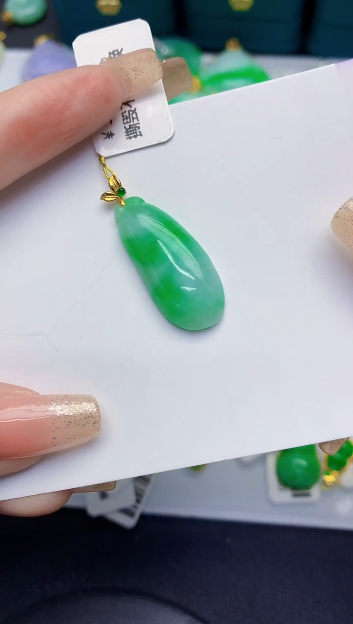 颈饰18K金镶嵌翡翠缅甸天然翡翠A货