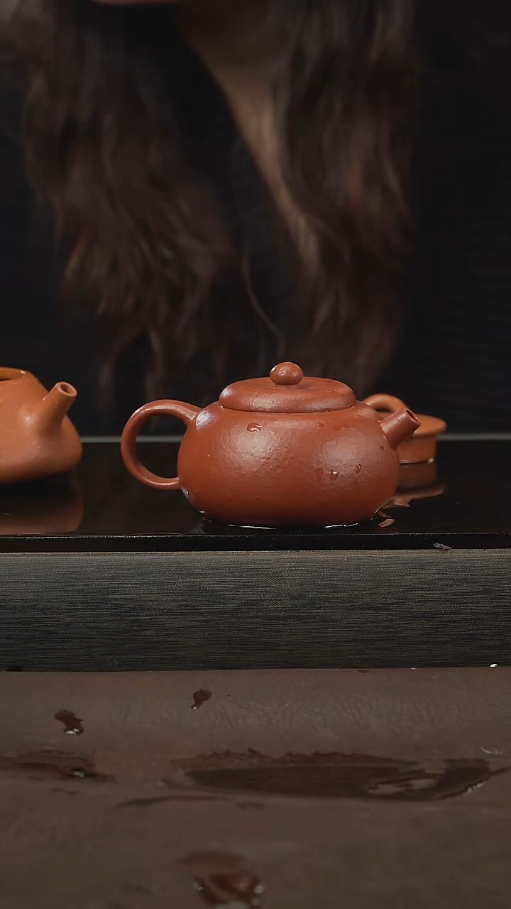 茶壶紫砂23，红苹果，粗砂朱泥，130cc，微瑕