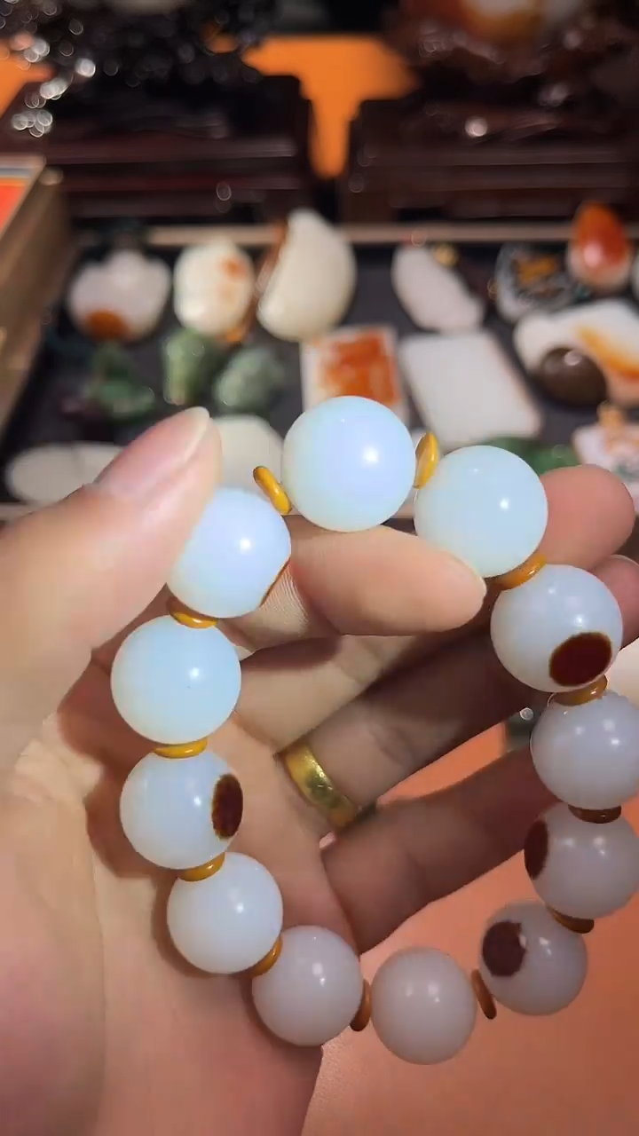 未镶嵌和田玉把件八**财和田玉