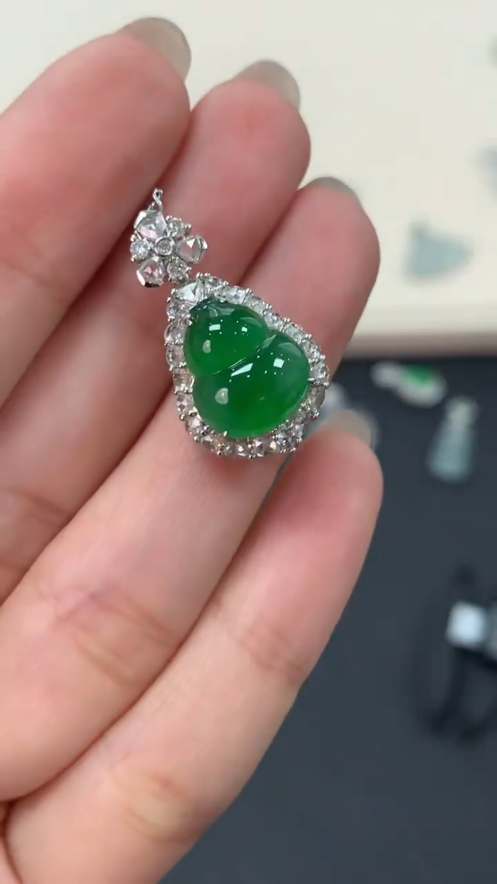 翡翠18K金镶嵌吊坠(不含链)葫芦吊坠29800