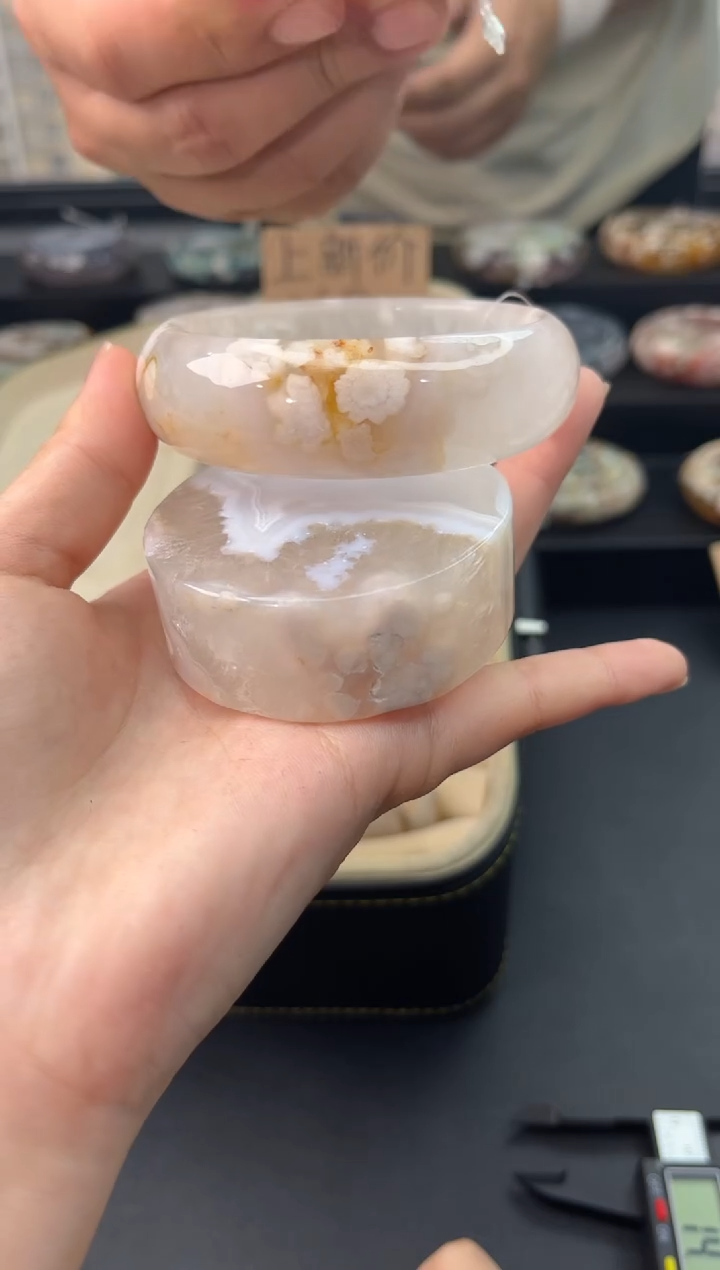 【闪购商品】石英质玉手镯未镶嵌赠送镯心（圈口61