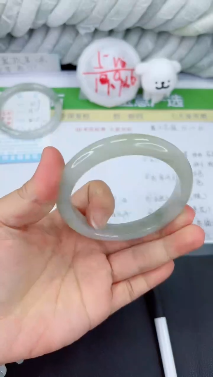 【闪购商品】石英质玉手镯未镶嵌380-64.4