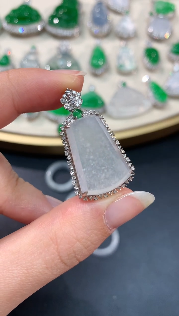 【闪购商品】翡翠吊坠(不含链)18K金镶嵌无事牌A238|6800