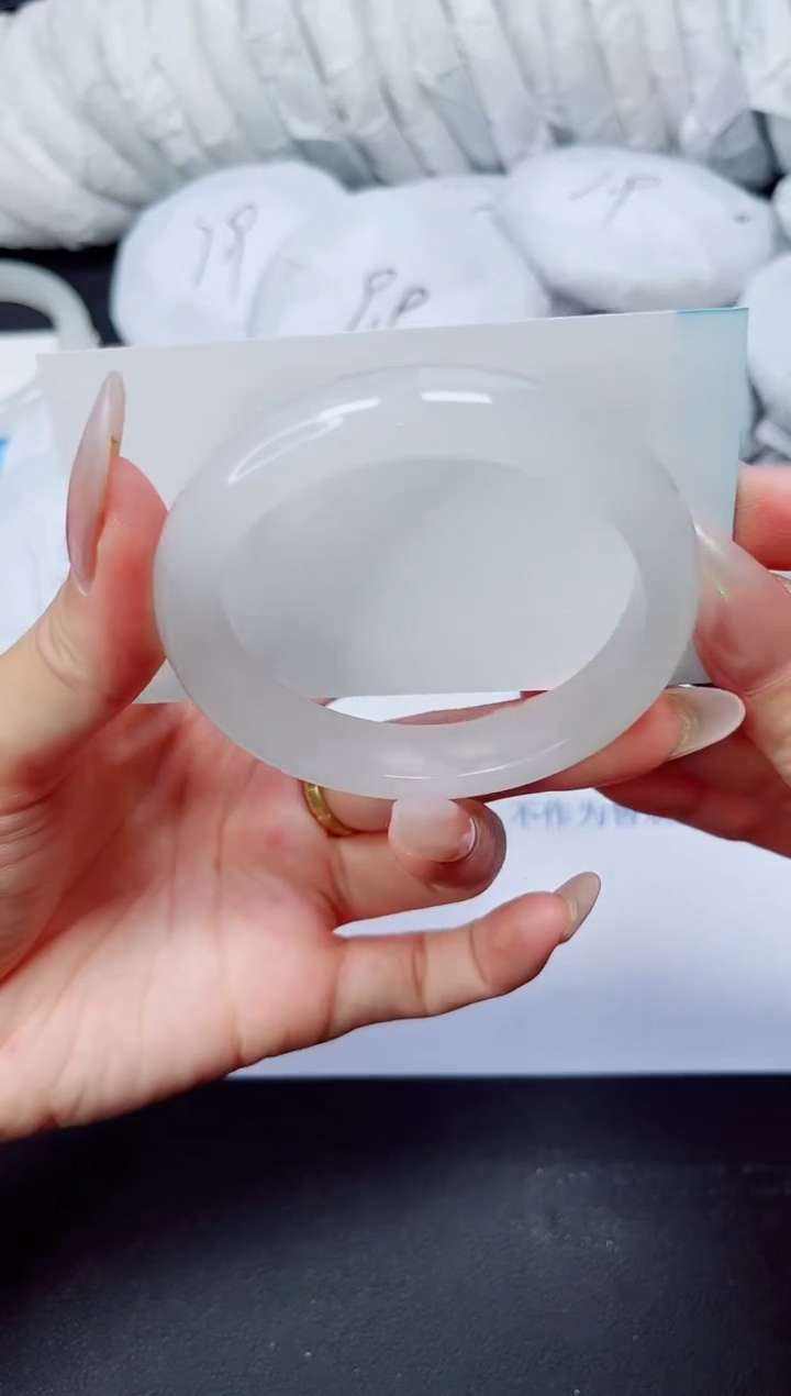 石英质玉手镯未镶嵌91/52.3