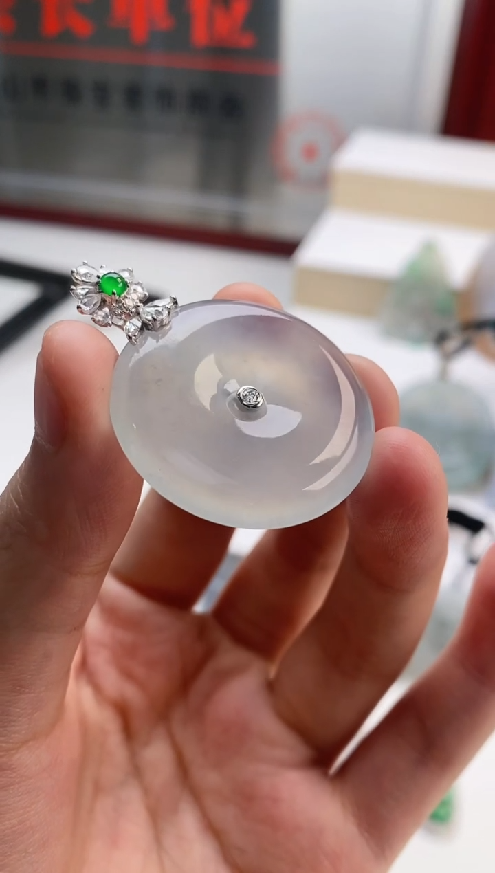 【闪购商品】翡翠吊坠(不含链)18K金镶嵌天然缅甸A货翡翠吊坠