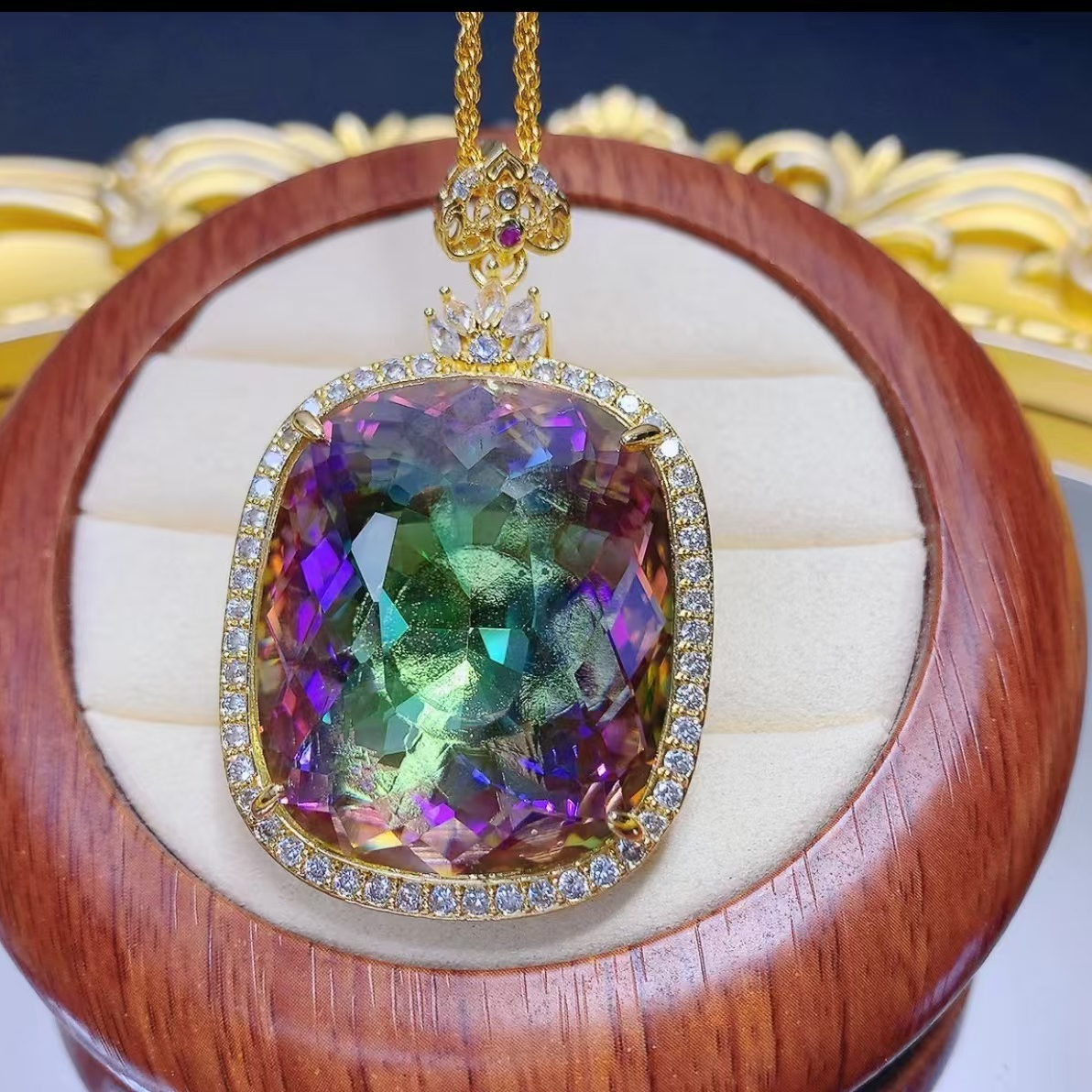  高定—馆藏 轻奢时尚 吊坠（D011）