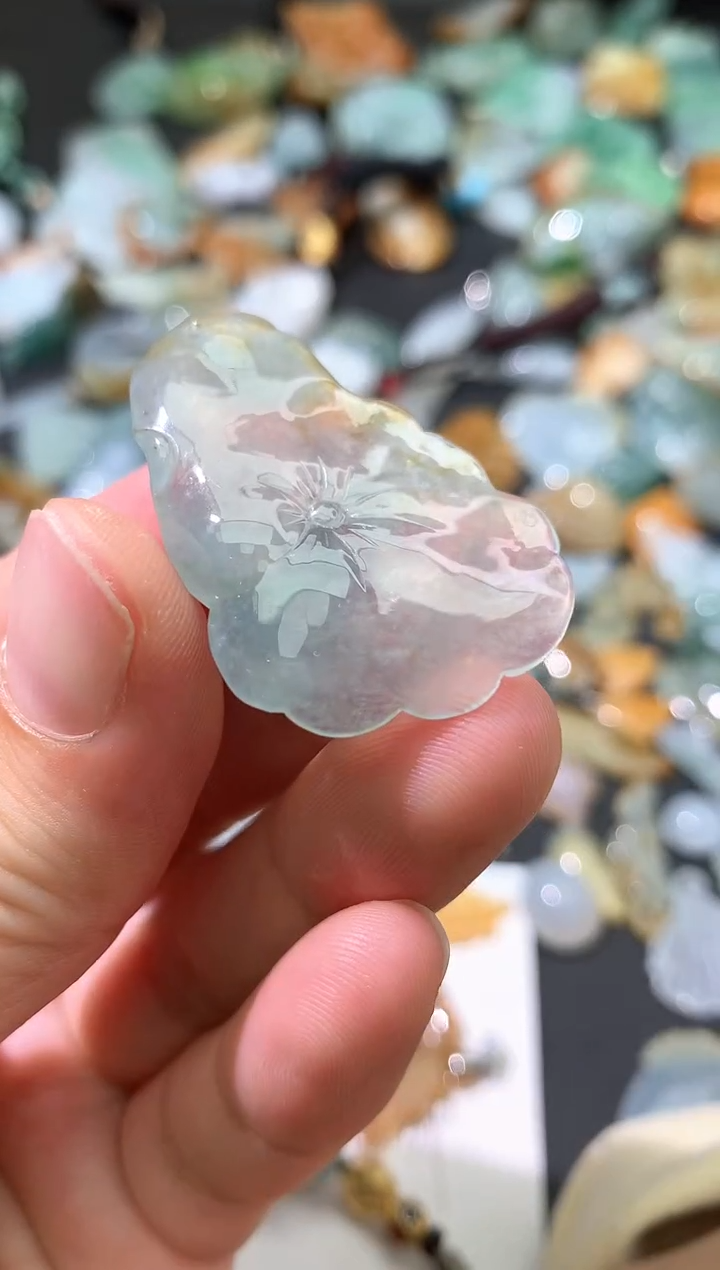 翡翠未镶嵌颈饰吊坠