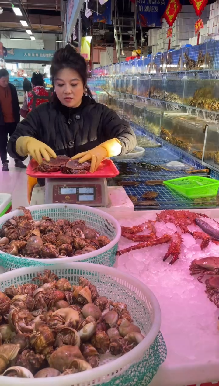 中国大陆断氧面包蟹2只，2.2斤